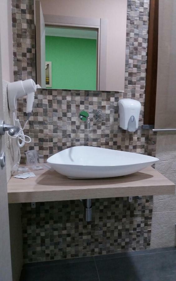 ניקולוסי B&B La Grotta מראה חיצוני תמונה