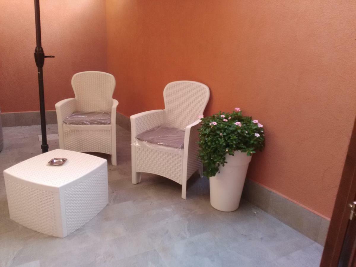 ניקולוסי B&B La Grotta מראה חיצוני תמונה